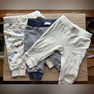 LOT Carter’s & Old Navy size 6 Month 3 pairs of sweater pants dinosaurs stripes